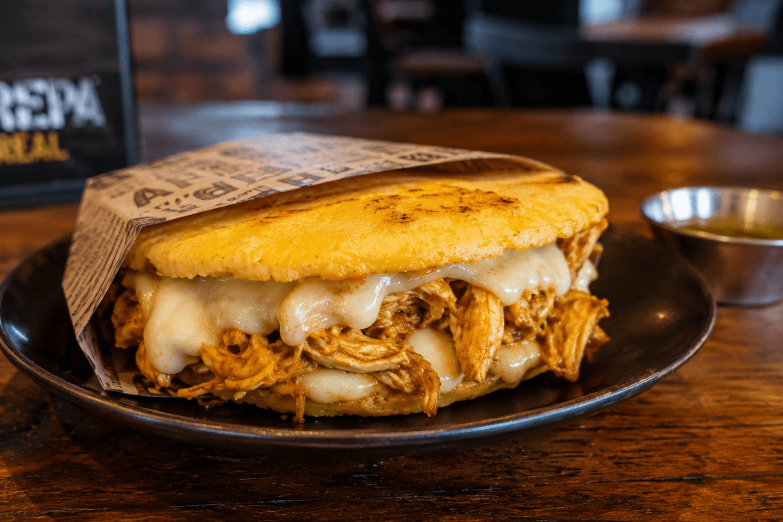 Arepa pollo y queso